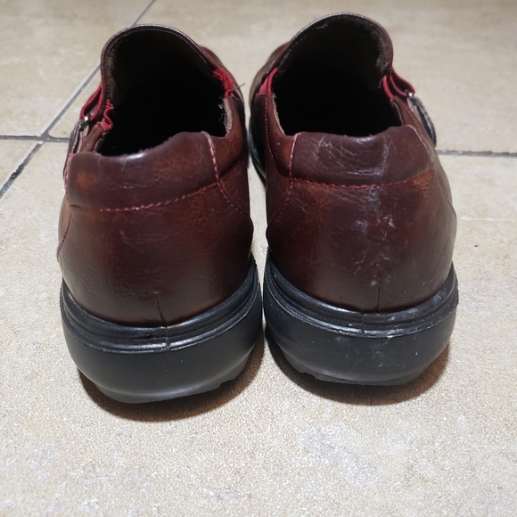 Ultime Confort Brown Genuine Leather Slip On Loafers Shoes Size 8 M - Picture 5 of 8